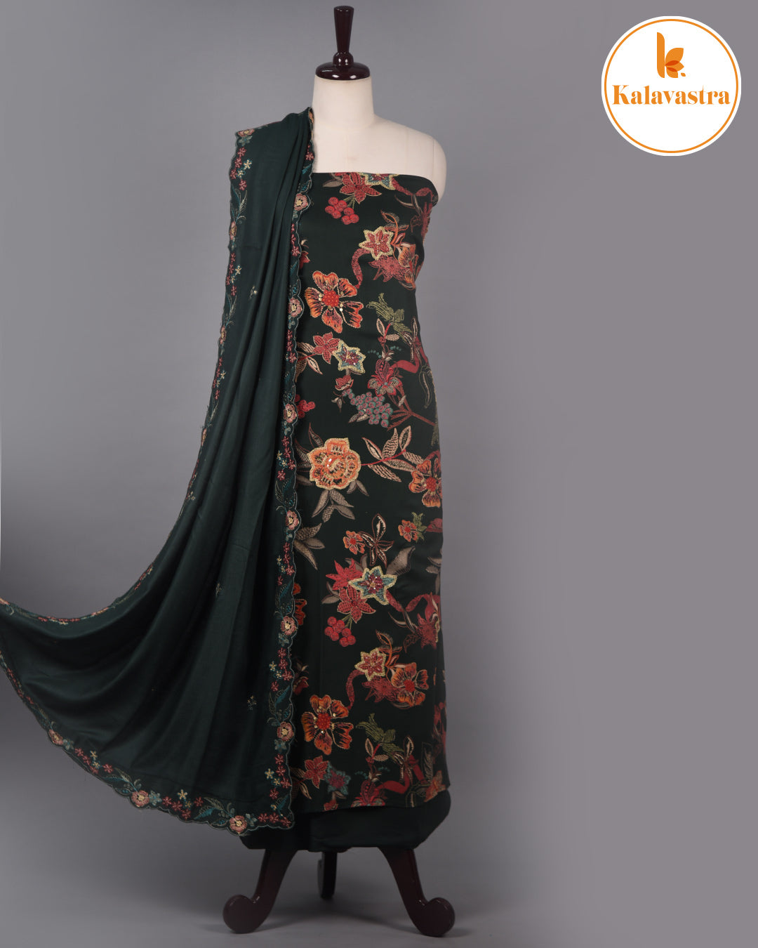 Green - Winter Wear - Spun Blend - Printed With Embroidery - Unstitched Suit Fabric With Spun Stole